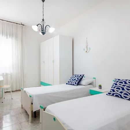 Holiday home Air-conditioned 300 Meters From With Parking
