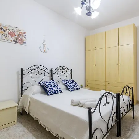 Air-conditioned 300 Meters From With Parking Holiday home