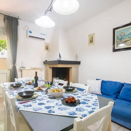 Air-conditioned 300 Meters From With Parking Holiday home