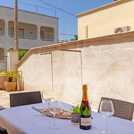 Air-conditioned 300 Meters From With Parking * Porto Cesareo