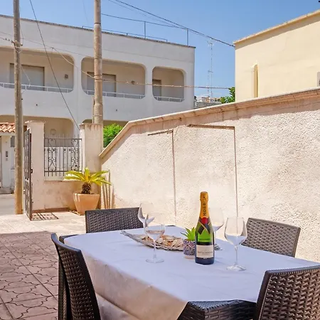 Holiday home Air-conditioned 300 Meters From With Parking Porto Cesareo